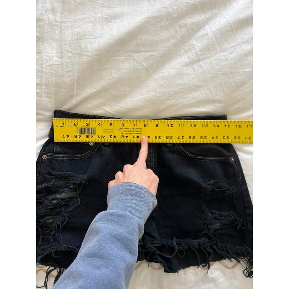 Levi's Black Denim High Waisted Cut Off Jean Shorts - Picture 6 of 9